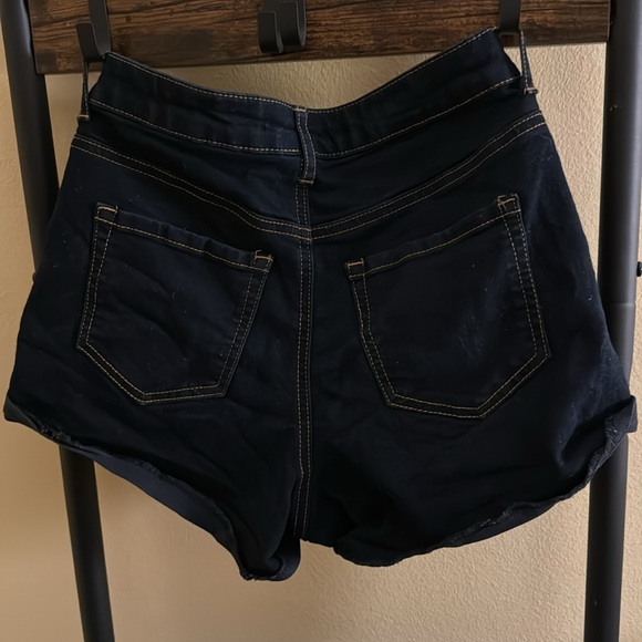Forget 21 women’s shorts - Picture 2 of 2
